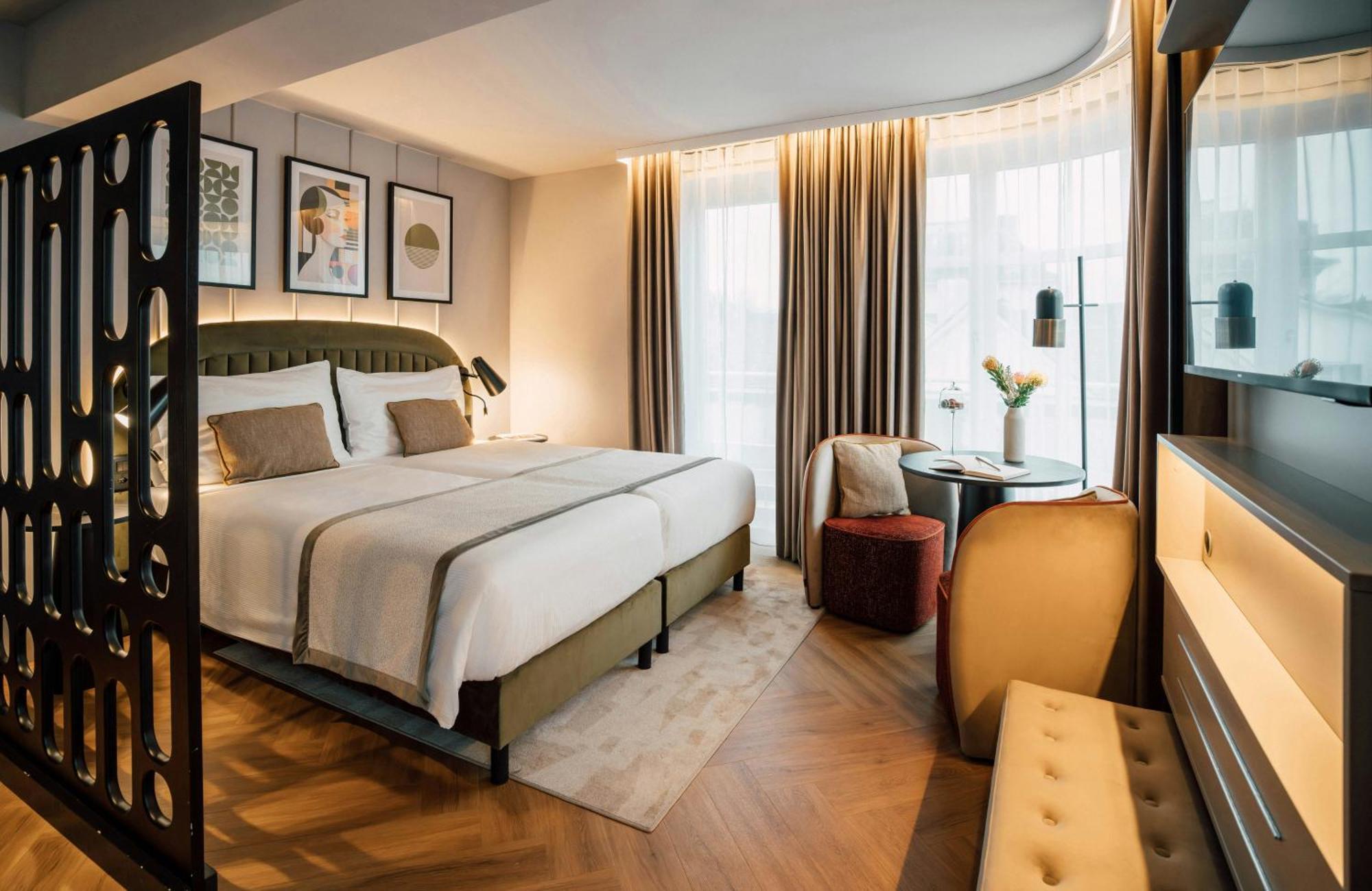 Suite Triple,1746813267:JPEG